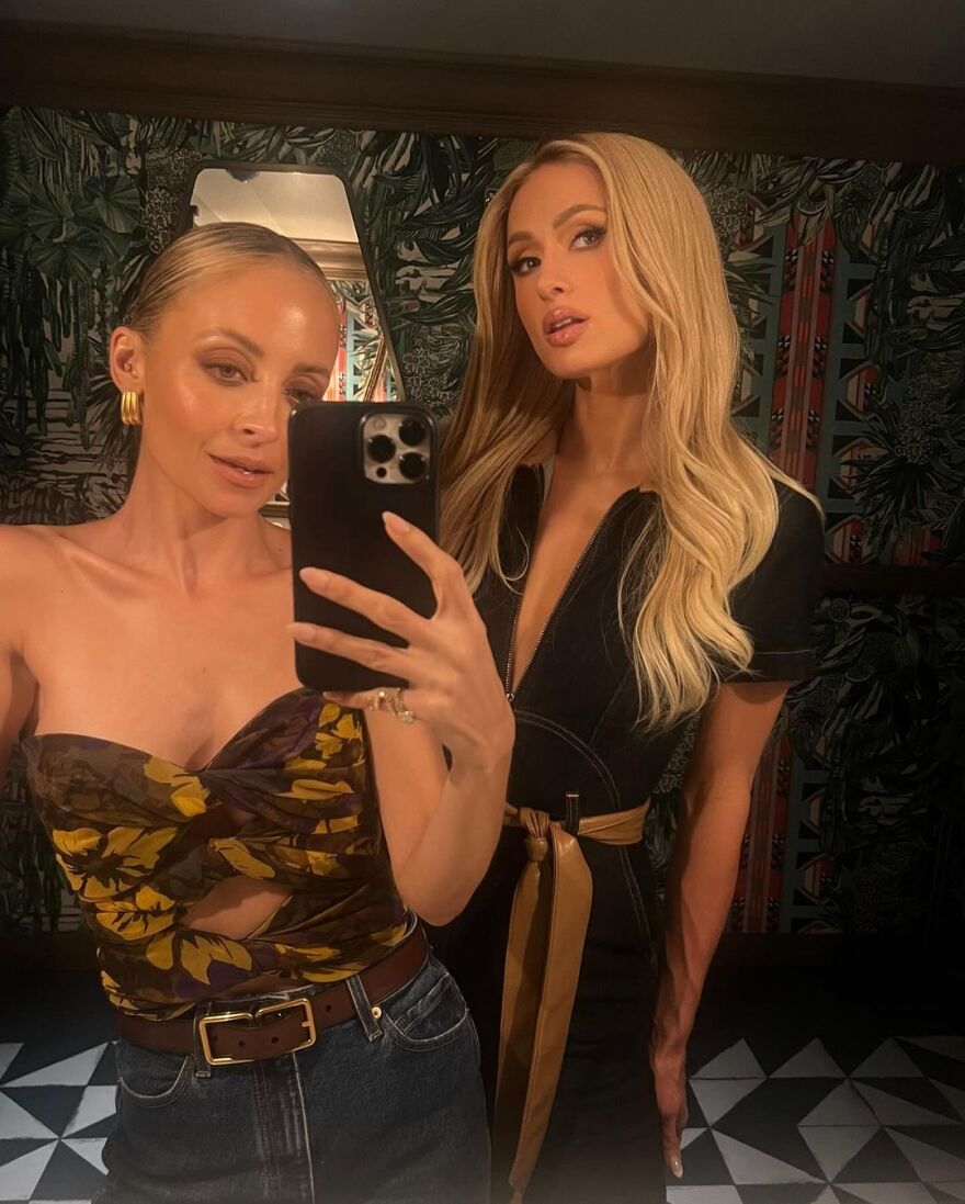 Πάρις Χίλτον και Νικόλ Ρίτσι συναντιούνται ξανά για την επέτειο των 20 χρόνων από το ριάλιτι «Simple Life» 