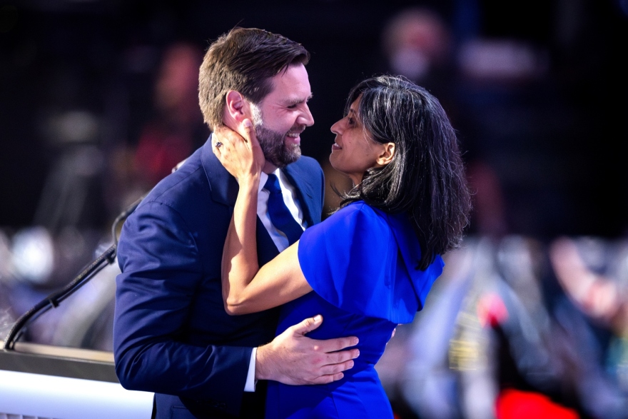 Τζέι Ντι Βανς: Ποια είναι η σύζυγος του υποψήφιου αντιπροέδρου των ΗΠΑ που θέλει να γίνει «δεύτερη κυρία»