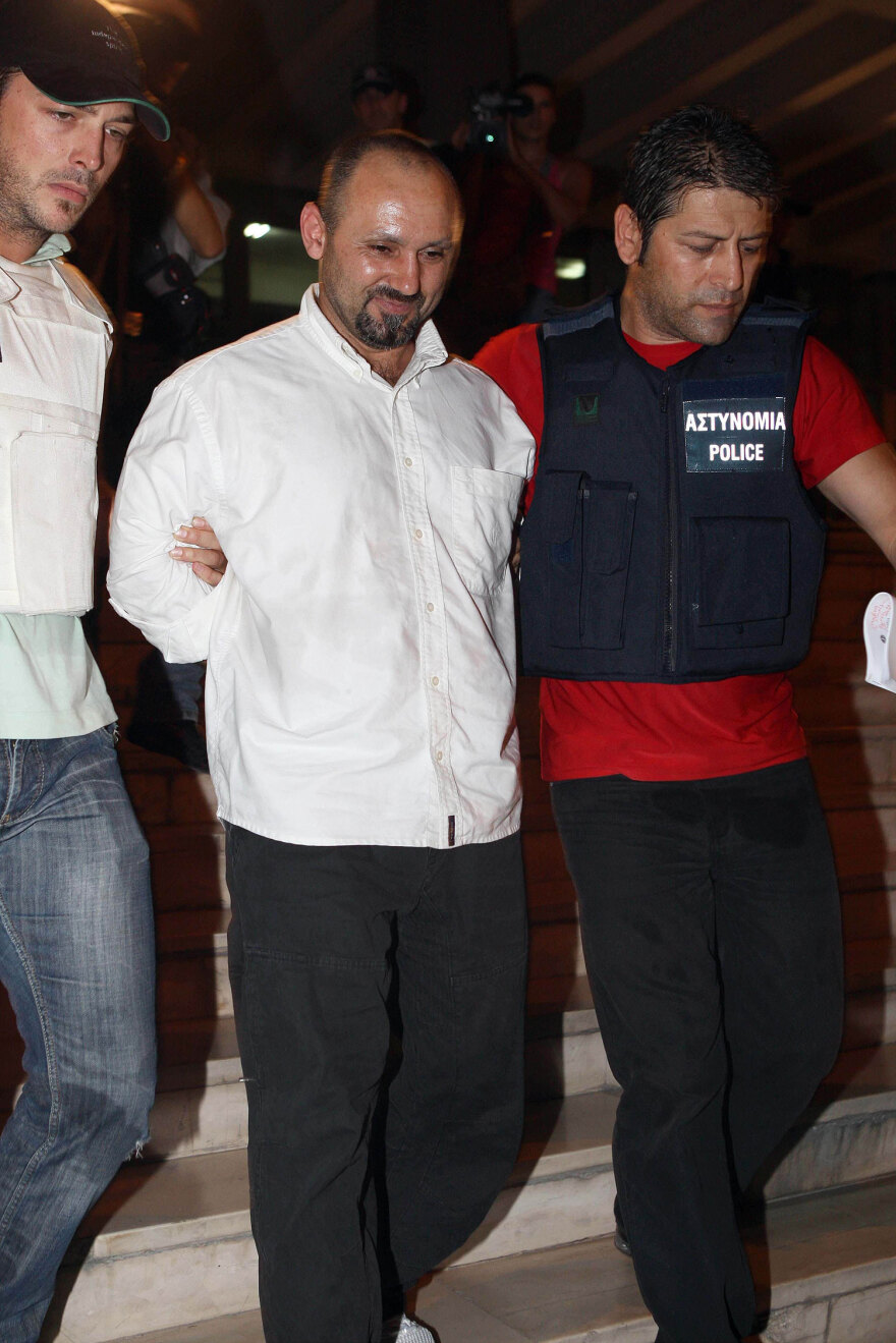 Βασίλης Παλαιοκώστας: «Θέλουμε να κοιμηθούμε στο κρατητήριο μόνο γι’ απόψε» - Το δεύτερο βιβλίο του φυγά