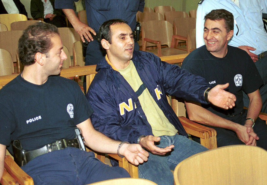 Βασίλης Παλαιοκώστας: «Θέλουμε να κοιμηθούμε στο κρατητήριο μόνο γι’ απόψε» - Το δεύτερο βιβλίο του φυγά