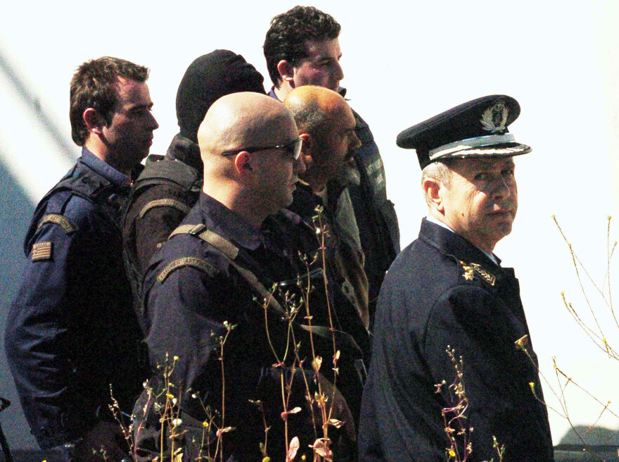 Βασίλης Παλαιοκώστας: «Θέλουμε να κοιμηθούμε στο κρατητήριο μόνο γι’ απόψε» - Το δεύτερο βιβλίο του φυγά