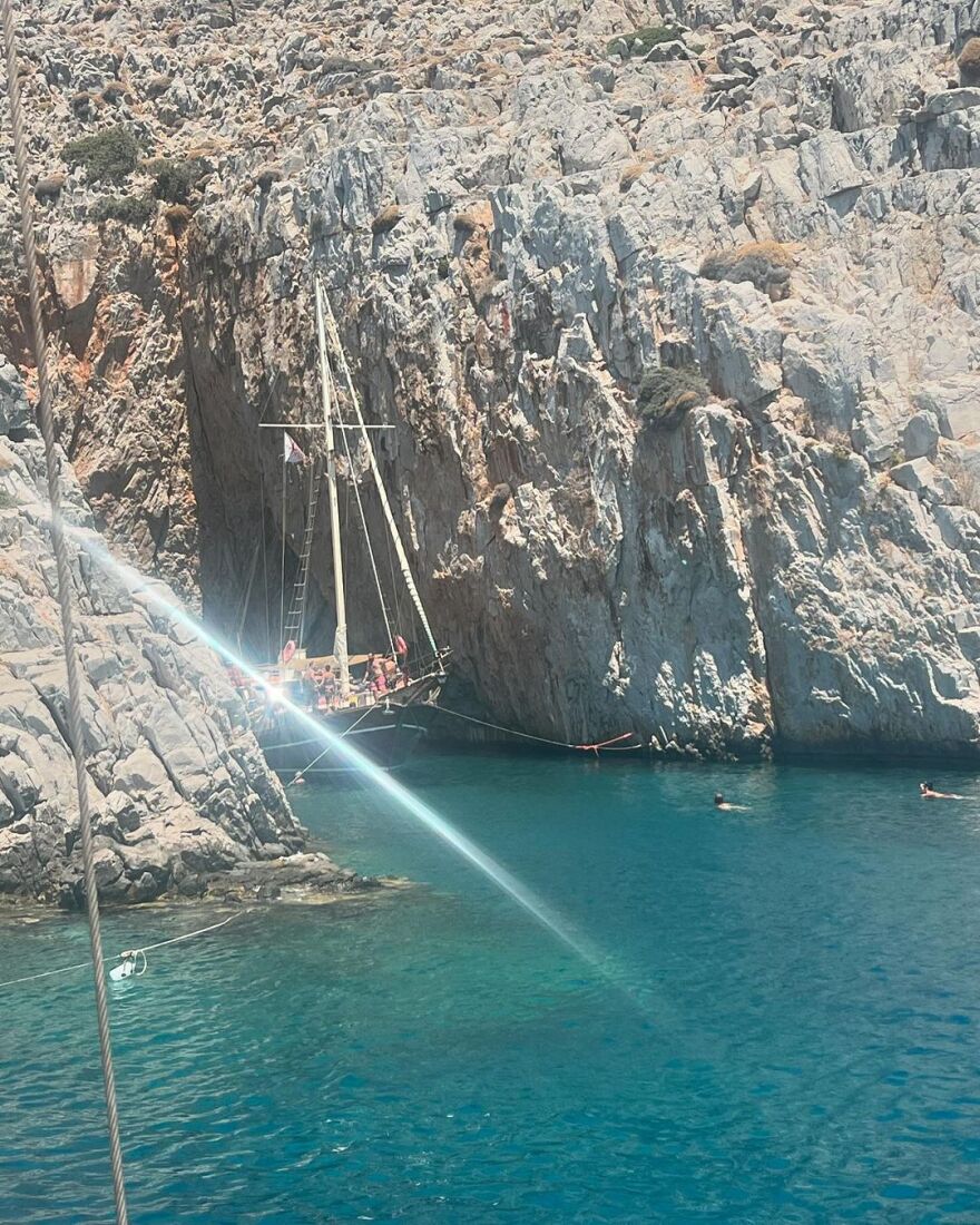 Μπέττυ Μαγγίρα: Οι φωτογραφίες με τις κόρες της - Έτοιμες για συγκρότημα, γράφει