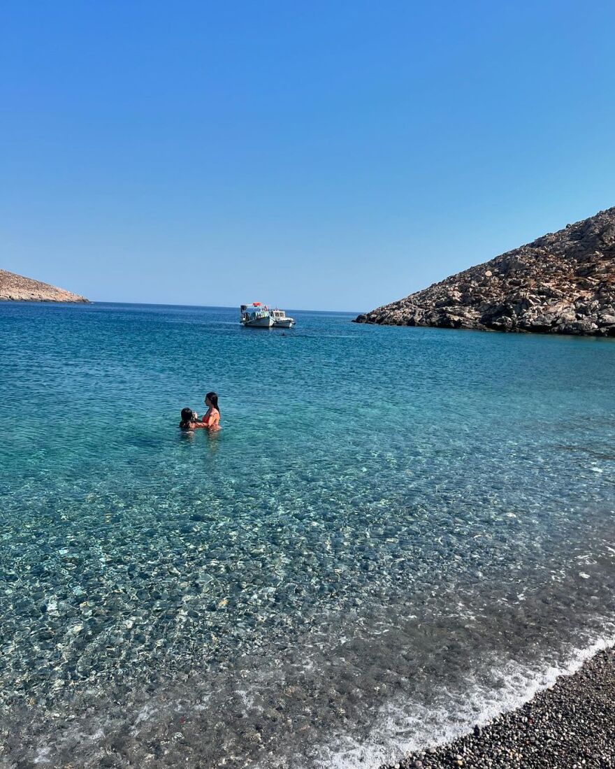 Μπέττυ Μαγγίρα: Οι φωτογραφίες με τις κόρες της - Έτοιμες για συγκρότημα, γράφει