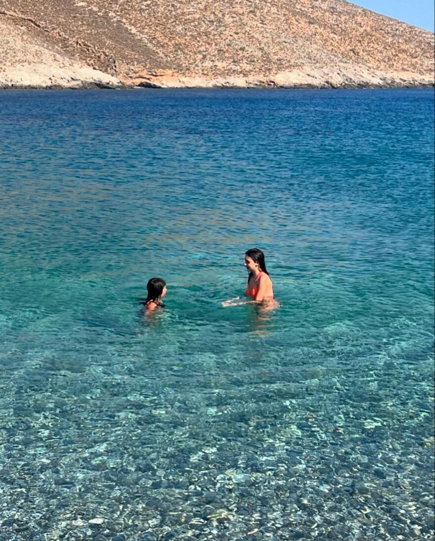 Μπέττυ Μαγγίρα: Οι φωτογραφίες με τις κόρες της - Έτοιμες για συγκρότημα, γράφει