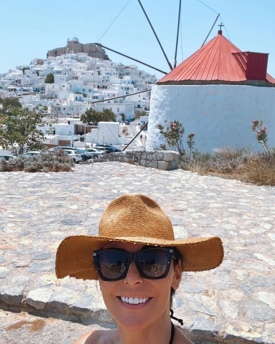 Μπέττυ Μαγγίρα: Οι φωτογραφίες με τις κόρες της - Έτοιμες για συγκρότημα, γράφει