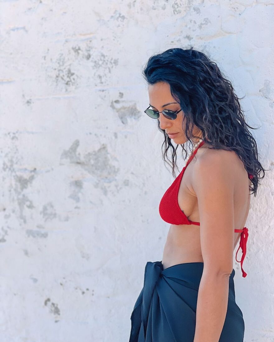 Ευγενία Σαμαρά: Γνήσια, μαυρισμένη, γεμάτη από αλάτι, έγραψε στην ανάρτησή της 