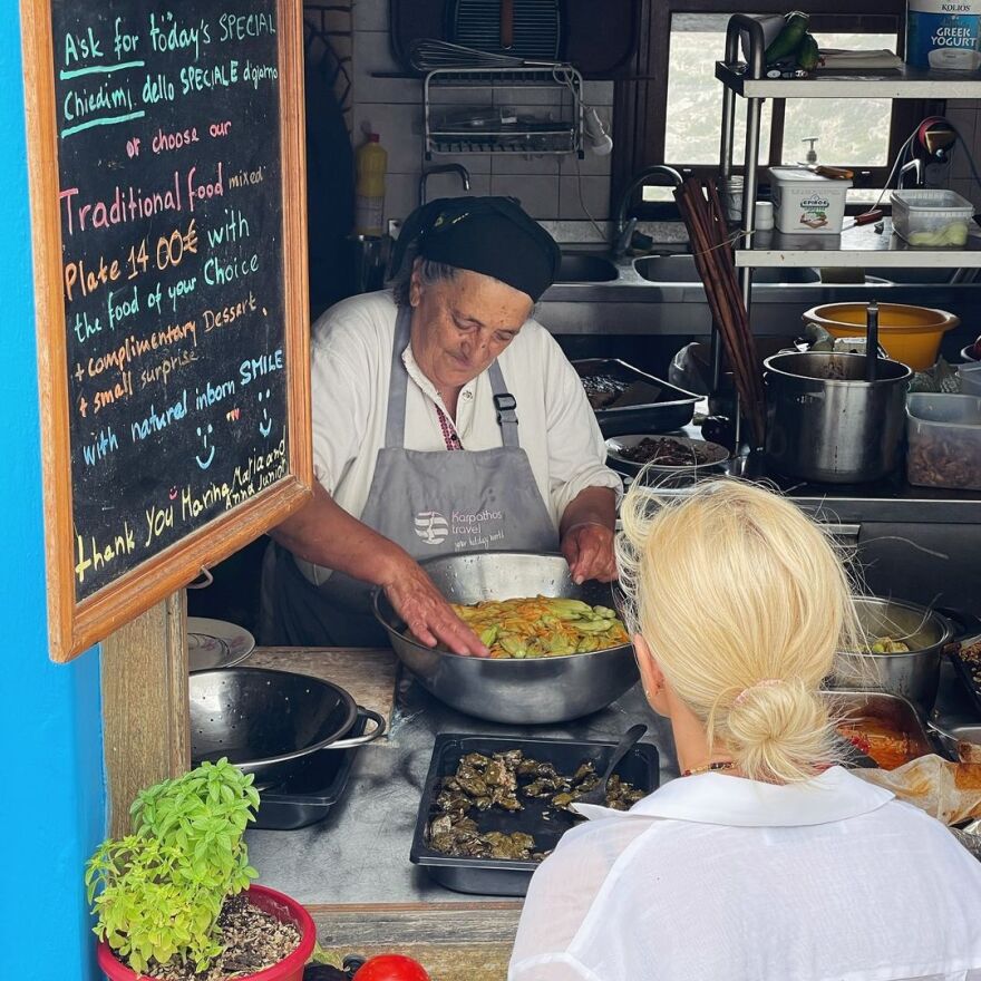 Μαρία Μπεκατώρου: Οι φωτογραφίες της από το χωριό Όλυμπος στην Κάρπαθο - Εκεί που ο χρόνος έχει σταματήσει, γράφει