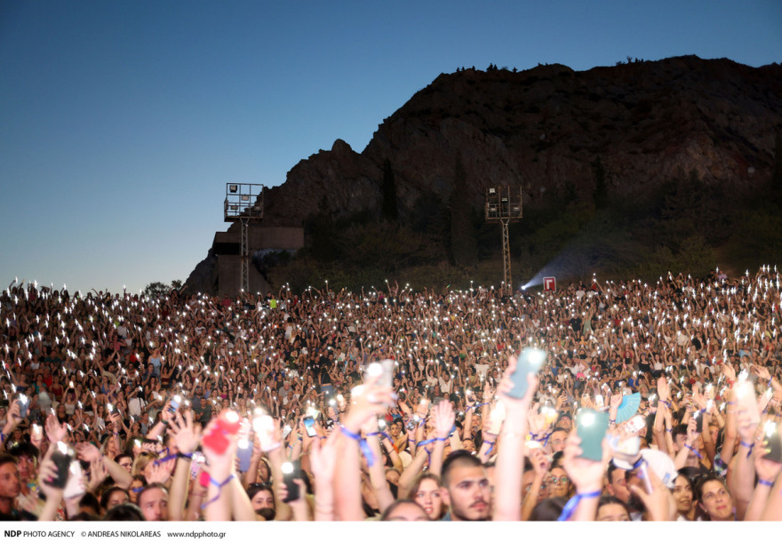 Ελένη Φουρέιρα: Αποθεώθηκε στο κατάμεστο Κατράκειο - Δείτε βίντεο και φωτογραφίες