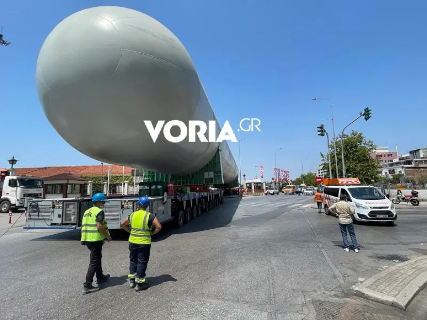 Θεσσαλονίκη: Μεταφορά δεξαμενής προπυλενίου μήκους 63 μέτρων στο λιμάνι - Δείτε βίντεο 