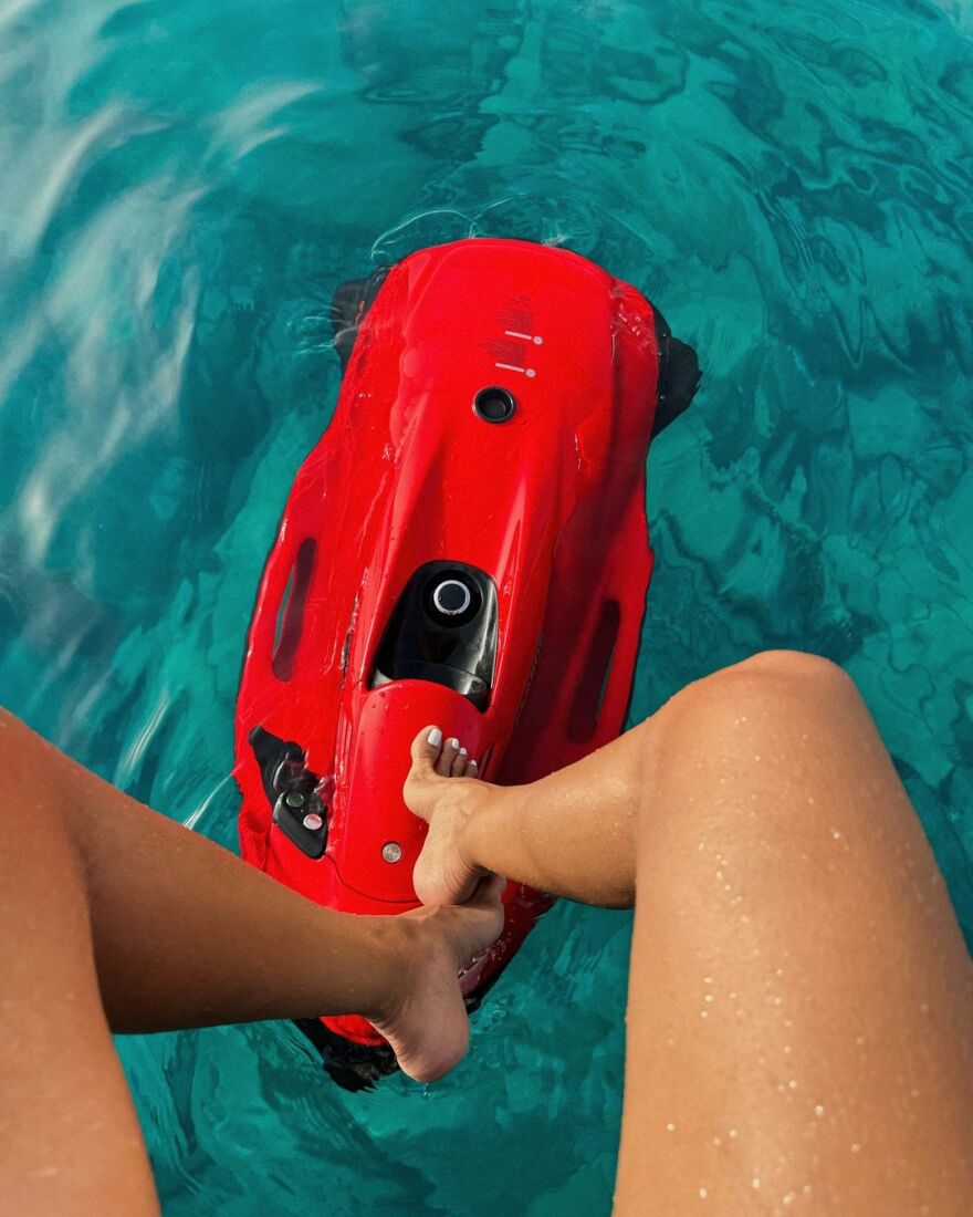 Ιζαμπέλ Γκουλάρτ: Κολυμπάει στο Αιγαίο