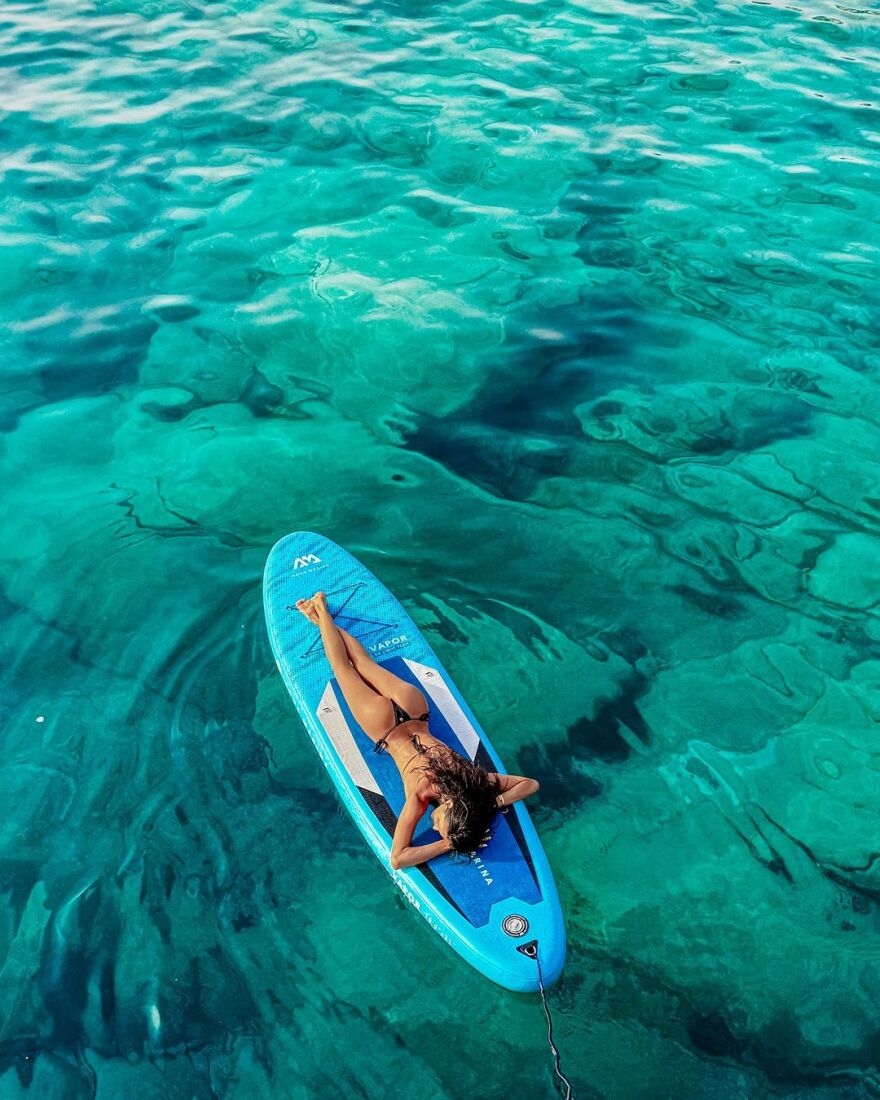 Ιζαμπέλ Γκουλάρτ: Κολυμπάει στο Αιγαίο