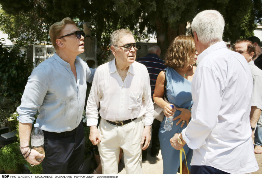 Αλίκη Βουγιουκλάκη: Πλήθος επωνύμων στο μνημόσυνο για τα 28 χρόνια από τον θάνατό της