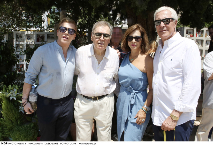 Αλίκη Βουγιουκλάκη: Πλήθος επωνύμων στο μνημόσυνο για τα 28 χρόνια από τον θάνατό της