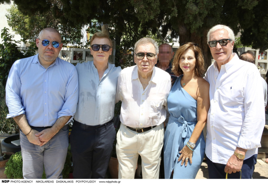 Αλίκη Βουγιουκλάκη: Πλήθος επωνύμων στο μνημόσυνο για τα 28 χρόνια από τον θάνατό της