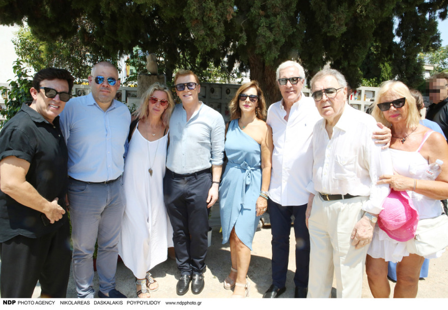 Αλίκη Βουγιουκλάκη: Πλήθος επωνύμων στο μνημόσυνο για τα 28 χρόνια από τον θάνατό της