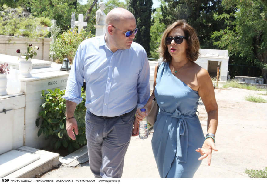 Αλίκη Βουγιουκλάκη: Πλήθος επωνύμων στο μνημόσυνο για τα 28 χρόνια από τον θάνατό της