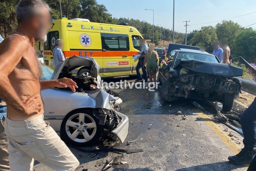 Θεσσαλονίκη: Μετωπική σύγκρουση με τρεις τραυματίες, μετά την έξοδο του Περιφερειακού - Δείτε φωτογραφίες