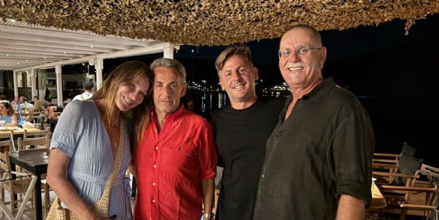 Χαλαρές στιγμές για Νικολά Σαρκοζί και Κάρλα Μπρούνι στην Κύθνο - Δείτε φωτογραφία