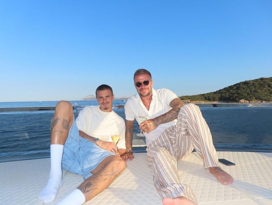 Bικτόρια Μπέκαμ: Οι καλοκαιρινές φωτογραφίες με την οικογένειά της 