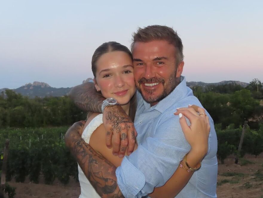 Bικτόρια Μπέκαμ: Οι καλοκαιρινές φωτογραφίες με την οικογένειά της 