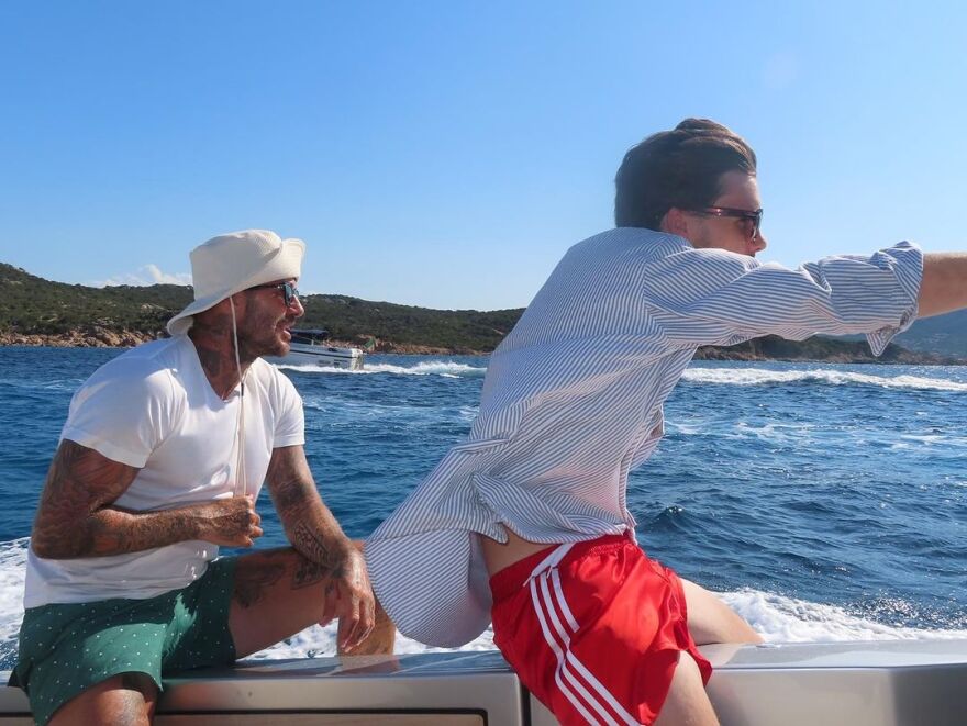 Bικτόρια Μπέκαμ: Οι καλοκαιρινές φωτογραφίες με την οικογένειά της 