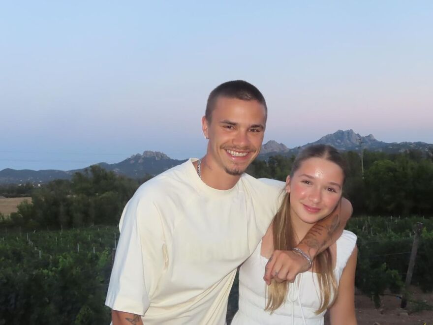 Bικτόρια Μπέκαμ: Οι καλοκαιρινές φωτογραφίες με την οικογένειά της 