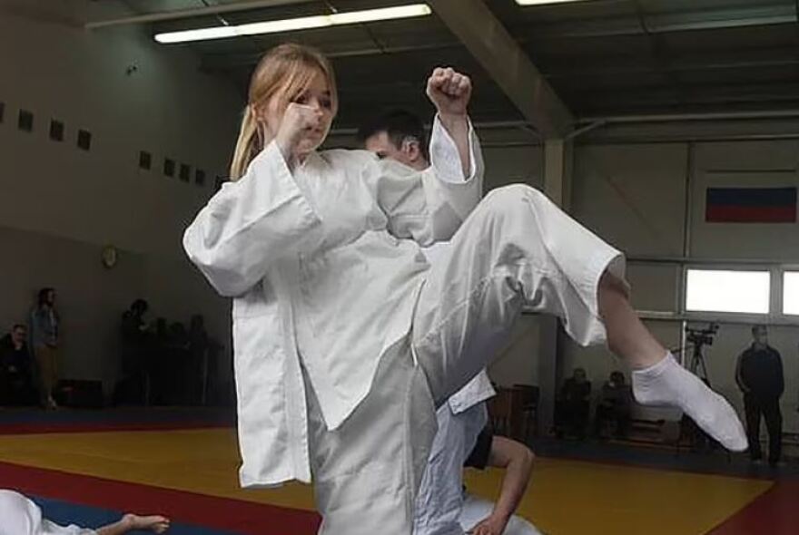 Ρωσία: Πήγε να βάλει χέρι σε 21χρονη πρωταθλήτρια του ΜΜΑ και το πλήρωσε ακριβά -  Τον έριξε νοκ άουτ με μια μπουνιά