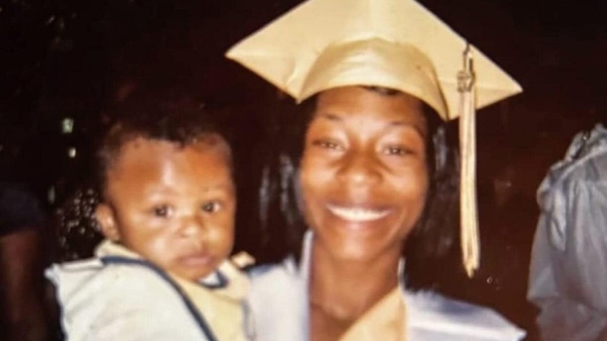 ΗΠΑ: Αστυνομικοί σκότωσαν μαύρη γυναίκα που τους κάλεσε σε βοήθεια - Φοβήθηκαν ότι θα τους έριχνε κατσαρόλα με βραστό νερό