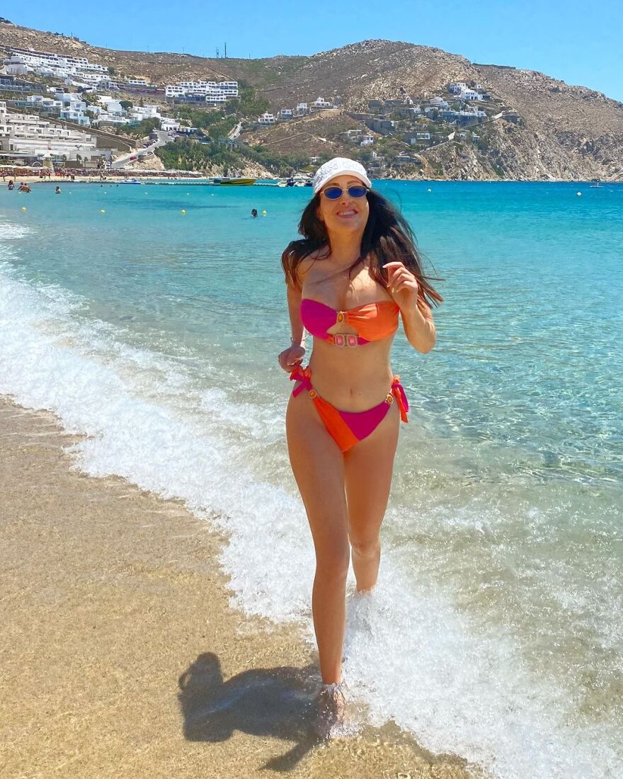 Ιωάννα Παλιοσπύρου: Απολαμβάνει το καλοκαίρι στη Σαντορίνη 