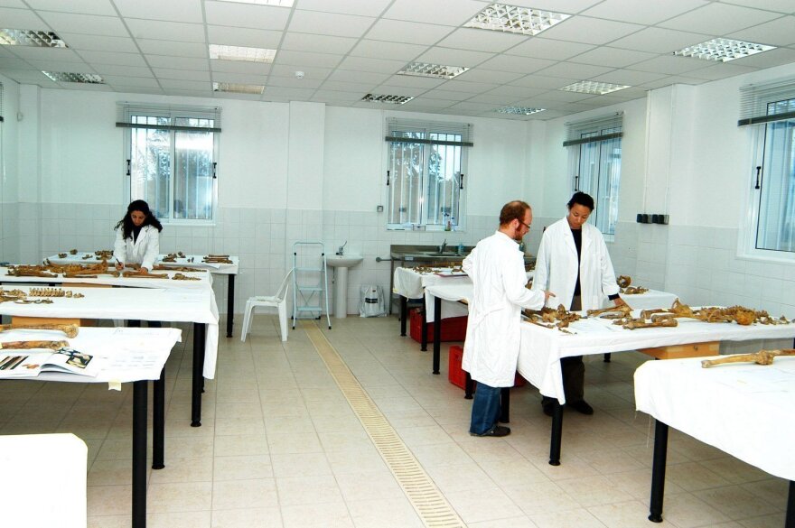 Εισβολή στην Κύπρο 1974: Ένα δόντι ήταν ό,τι απέμεινε από δυο αγνοούμενα αδέλφια - Οι ανατριχιαστικές ιστορίες