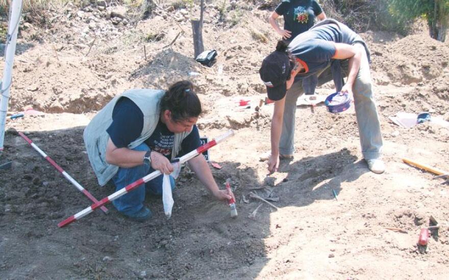 Εισβολή στην Κύπρο 1974: Ένα δόντι ήταν ό,τι απέμεινε από δυο αγνοούμενα αδέλφια - Οι ανατριχιαστικές ιστορίες