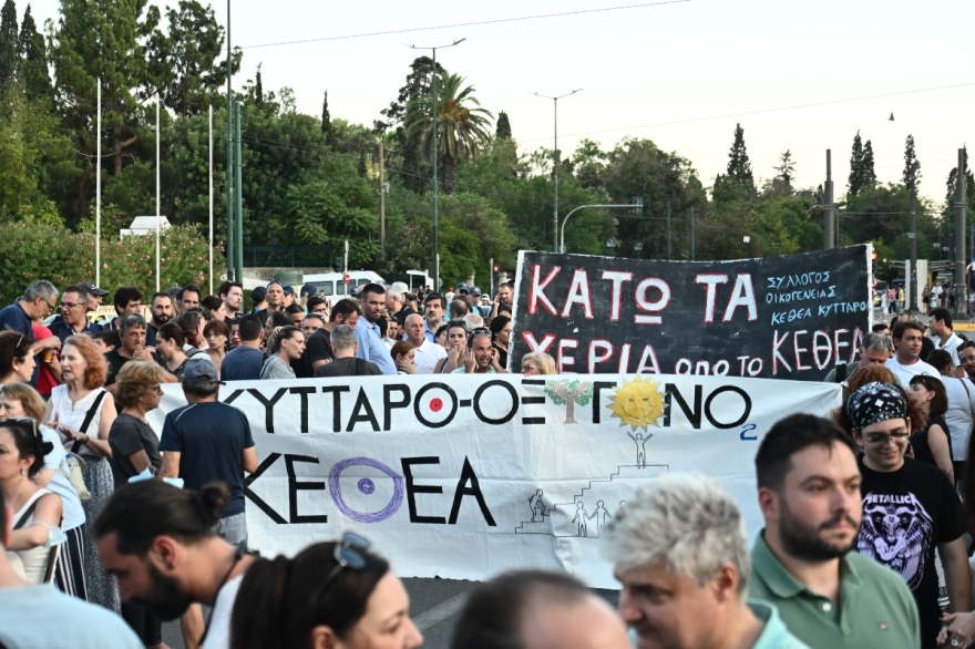 Ψυχική υγεία: Συγκεντρώσεις σε Αθήνα και Θεσσαλονίκη κατά του νομοσχεδίου - Δείτε βίντεο και φωτογραφίες