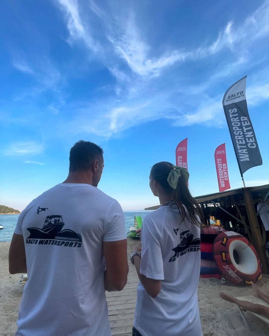 Γιώργος Αγγελόπουλος - Δήμητρα Βαμβακούση: Κάνουν βόλτα με σκάφος στη Σκιάθο