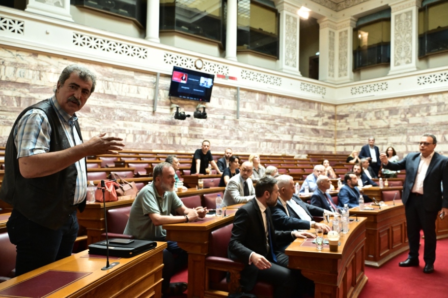 Παύλος Πολάκης: Το bullying που ξεχείλισε το ποτήρι - Σόου σε Βουλή και ΚΟ του ΣΥΡΙΖΑ μετά τη διαγραφή του