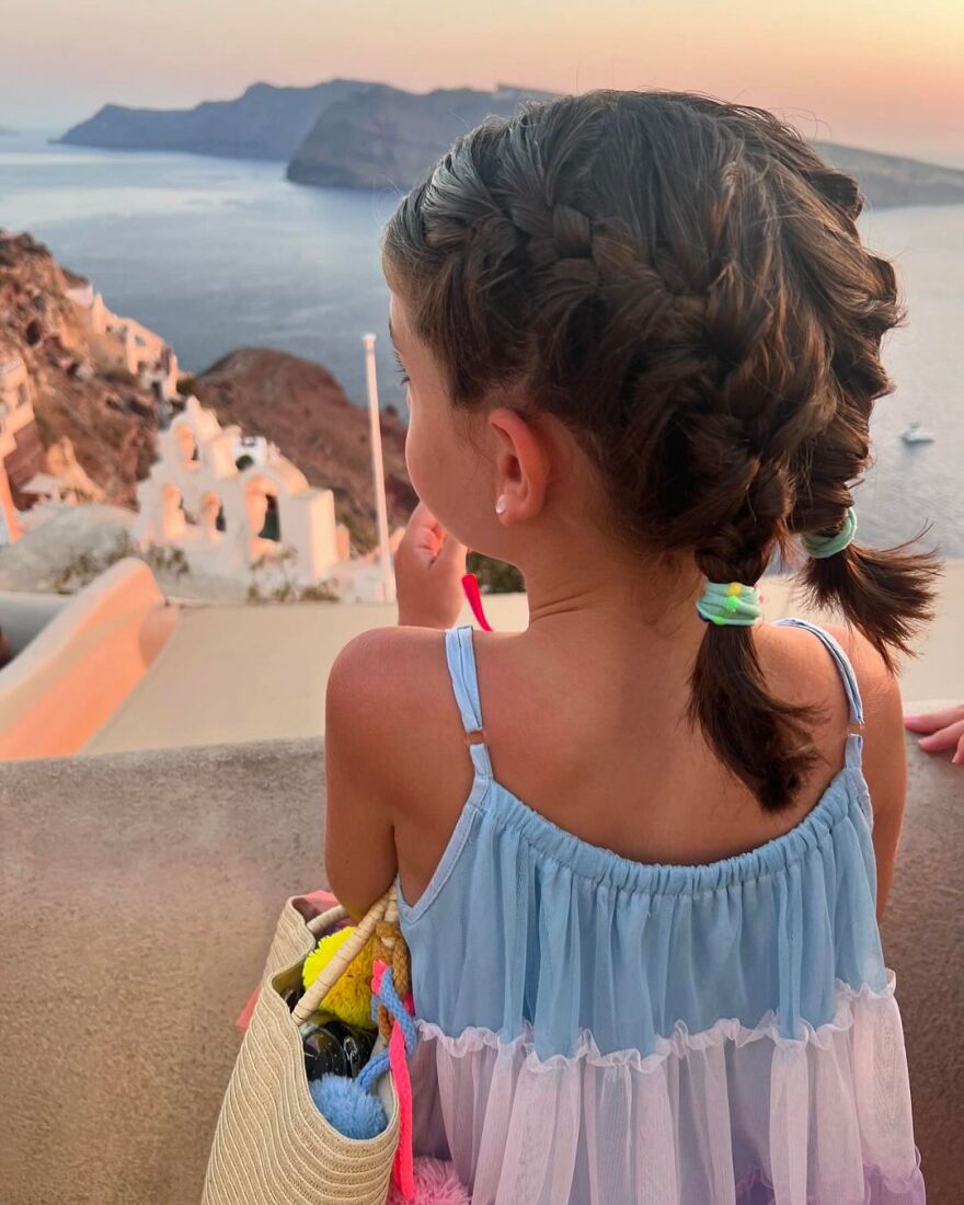 Ήβη Αδάμου: Οι φωτογραφίες με την κόρη της στη Σαντορίνη - Με την πριγκίπισσά μου, έγραψε