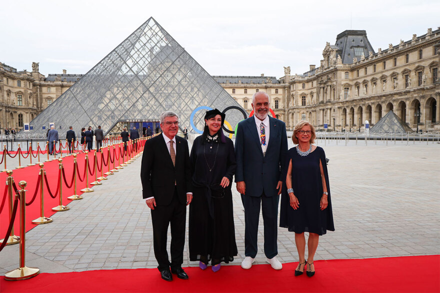 Το δείπνο του Μακρόν στο Λούβρο για τους ηγέτες στους Ολυμπιακούς Αγώνες: Το μενού έκπληξη, οι παρόντες και οι απόντες