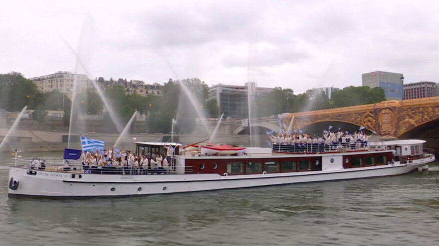 Ολυμπιακοί Αγώνες 2024: Το φαντασμαγορικό σόου, η φλόγα και η μοναδική Σελίν Ντιόν - 10 αξέχαστες στιγμές από την τελετή έναρξης 