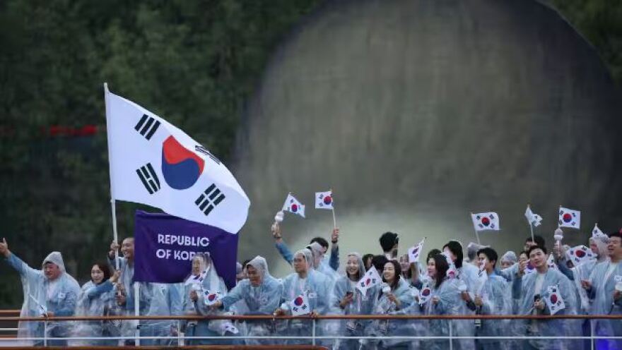 Ολυμπιακοί Αγώνες 2024 - Οι γκάφες των Γάλλων: Οι σκηνοθετικές αστοχίες, η... ανάποδη σημαία και η προσβολή στη Νότια Κορέα