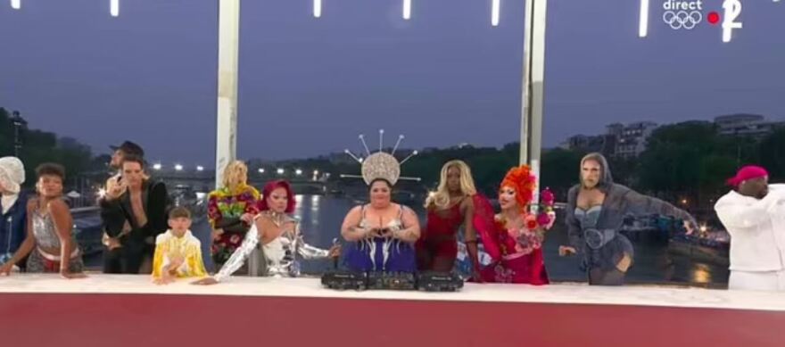 Παρίσι 2024: Ο μπλε «Διόνυσος» της τελετής έναρξης σπάει την σιωπή του μετά τις αντιδράσεις για τον Μυστικό Δείπνο