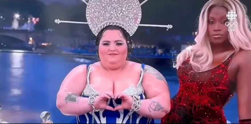 Παρίσι 2024: Ο μπλε «Διόνυσος» της τελετής έναρξης σπάει την σιωπή του μετά τις αντιδράσεις για τον Μυστικό Δείπνο