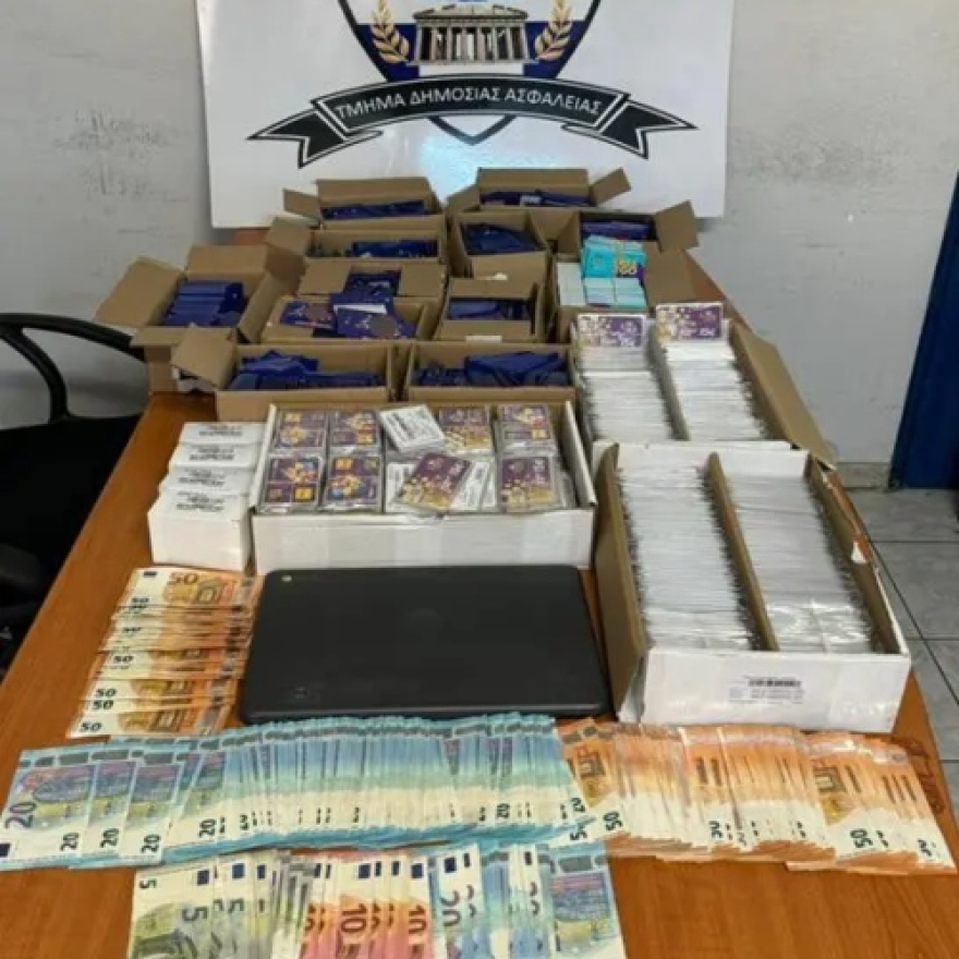 Αττική: Συνελήφθη 54χρονος που διακινούσε πακέτα σύνδεσης κινητής τηλεφωνίας σε εγκληματίες