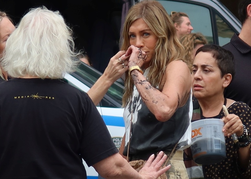 Τζένιφερ Άνιστον: Η απαιτητική σκηνή στη σειρά The Morning Show - Τα δακρυγόνα και η μαύρη μπογιά