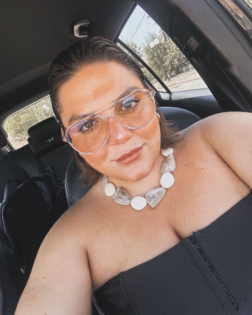 Δανάη Μπάρκα: Ένα γλέντι που θα θυμόμαστε για πάντα, γράφει για τις διακοπές της στη Φλώρινα