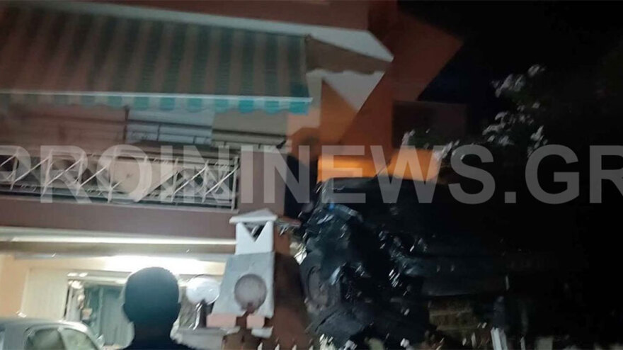 Απίστευτο τροχαίο στην Καβάλα: Αυτοκίνητο έπεσε από ύψος 20 μέτρων και προσγειώθηκε σε αυλή σπιτιού