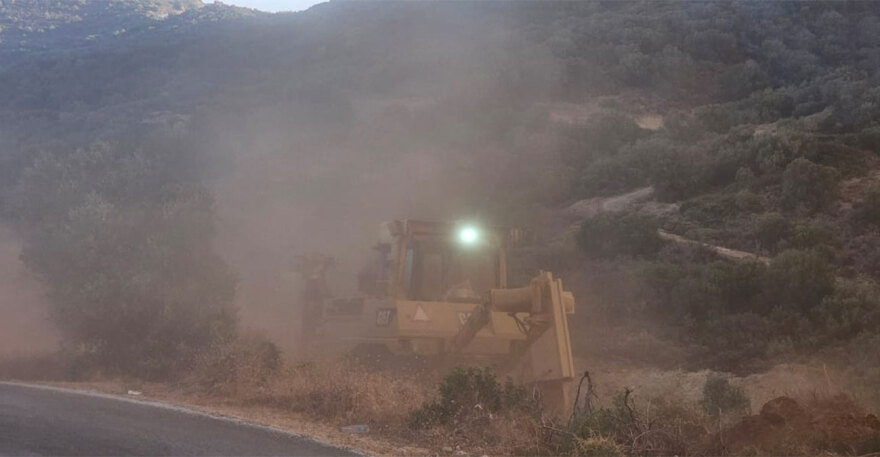 Βελτιώνεται η εικόνα στη φωτιά στην Εύβοια - Εκκενώθηκαν δύο οικισμοί, αναζωπυρώσεις λόγω ανέμων στις Πετριές