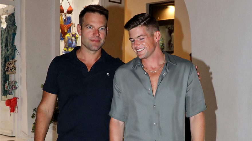 Στη Μύκονο ο Στέφανος Κασσελάκης με τον Τάιλερ Μακμπέθ - Έκαναν βόλτα στα Ματογιάννια