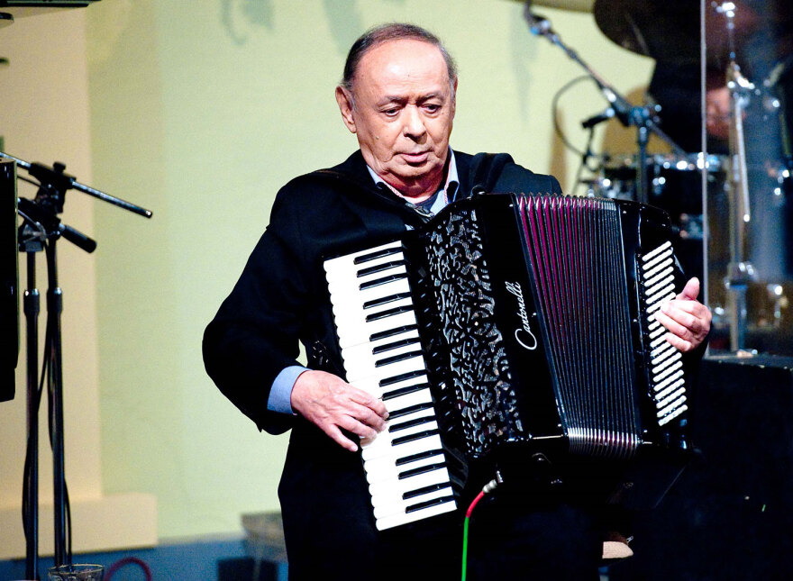 Γιώργος και Ηρακλής: Οι ... Παπασιδέρηδες του ελληνικού τραγουδιού