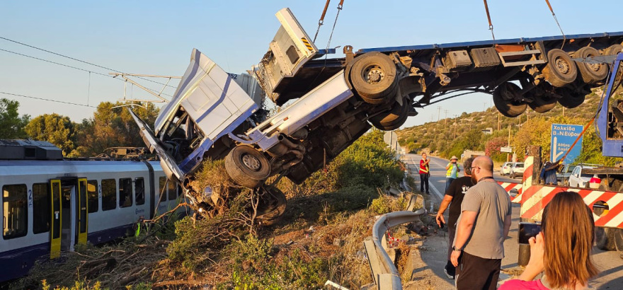 Αυλίδα: Δικάζεται σήμερα ο οδηγός του φορτηγού που συγκρούστηκε με τον Προαστιακό
