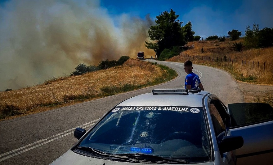 Ολονύχτια μάχη με τις φλόγες σε Εύβοια και Ρέθυμνο - Δείτε βίντεο και φωτογραφίες