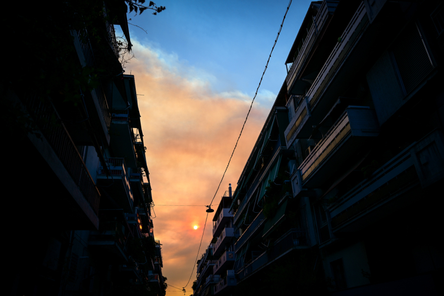 Ολονύχτια μάχη με τις φλόγες σε Εύβοια και Ρέθυμνο - Δείτε βίντεο και φωτογραφίες